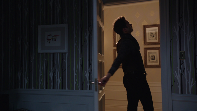 File:117ClosesDoor.png