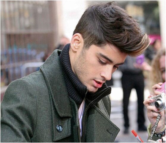 File:Zayn-malik-2013-one-direction-33915187-1608-1381.jpg