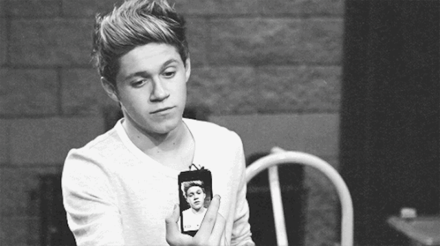 File:Niall-horan-video-chat.gif