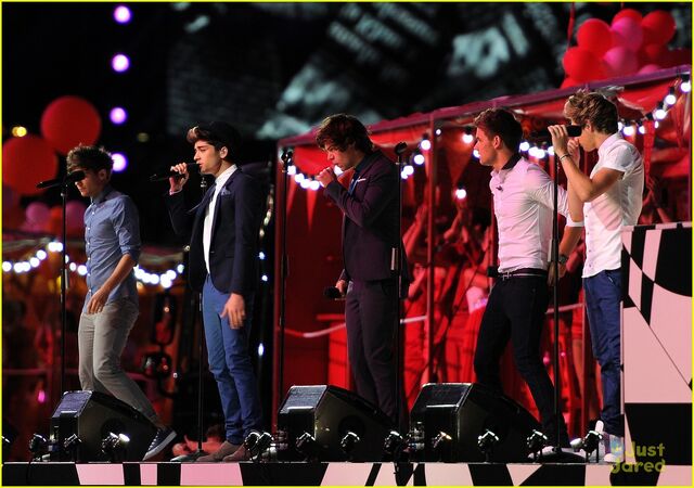 File:One-direction-closing-olympics-05.jpg