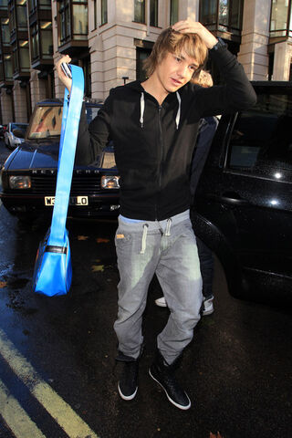 File:Liam+Payne+Cher+Lloyd+London+Hotel+8p8eYjat1 Ul.jpg