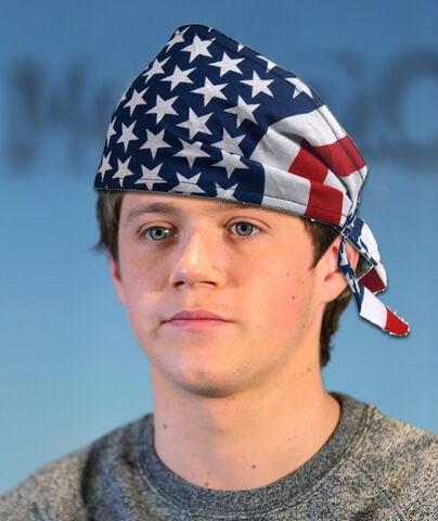 File:Niallhoran-bandana.jpg