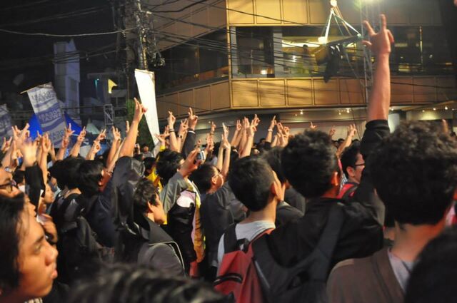 File:That crowd!!! (1).jpg