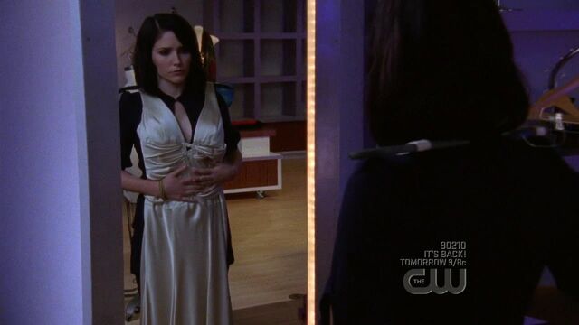 File:619 b imagines her wedding dress.jpg