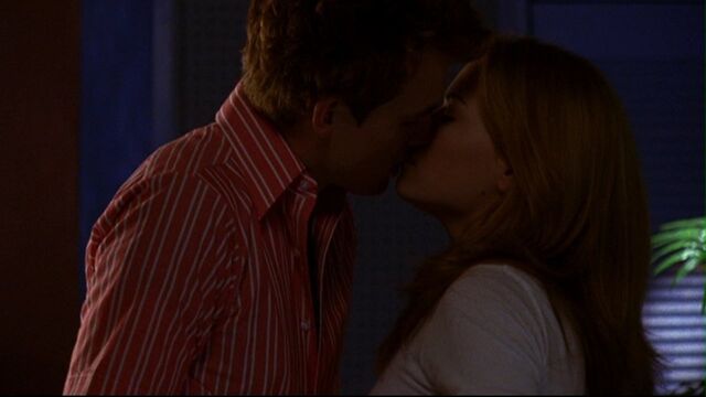File:210 h kisses ck.jpg