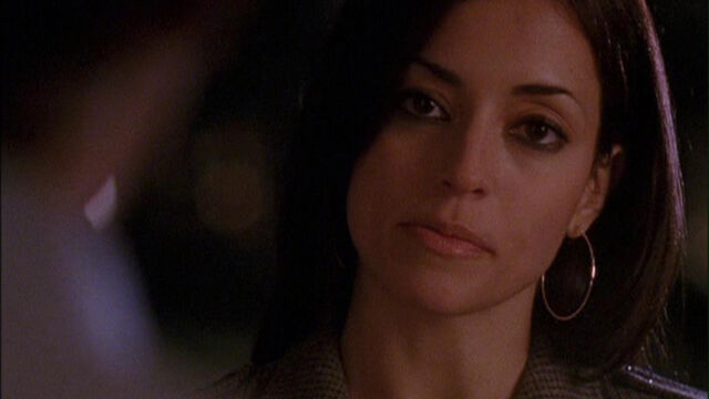 File:116 nicki arrives at jake's door.jpg
