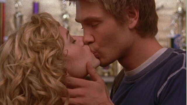 File:113 p kisses l.jpg