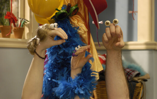File:Noggin Oobi Uma Grampu Paula Scene Hand Puppets Nickelodeon.jpg