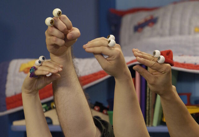 File:Oobi Uma Kako Grampu Noggin Nick Jr Hand Puppet TV Show Series Characters.jpg