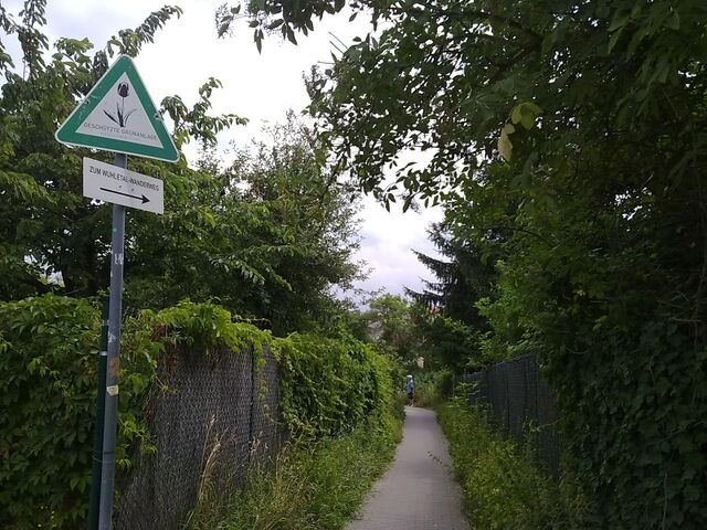 Datei:Wuhletalwanderweg1-Zufahrt Tunnel B1.jpg