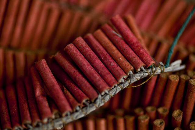File:Firecracker-close-up medium.jpg