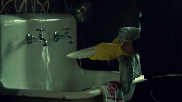 File:OrphanBlackS01E090547.jpg