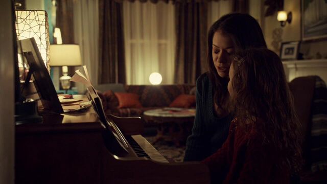 File:OrphanBlackS01E07-1331.jpg