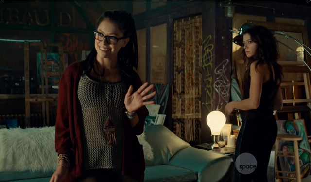 File:OrphanBlack2x01CosimaSarah.png