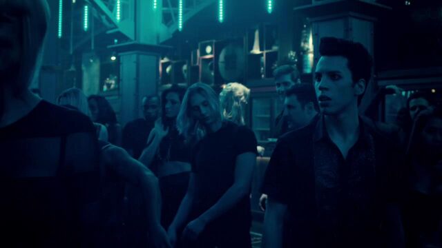 File:OrphanBlackS01E07-0462.jpg