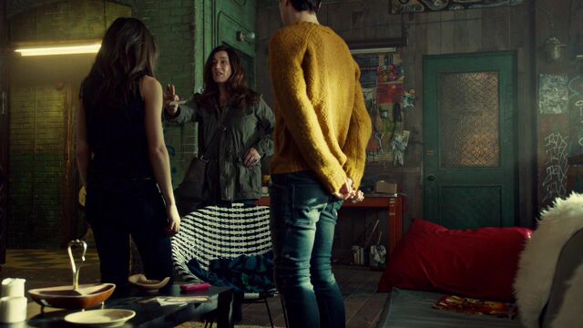 File:OrphanBlackS01E08-0723.jpg
