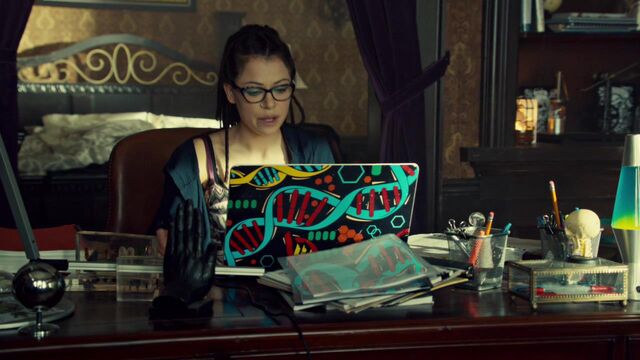 File:OrphanBlackS01E08-0398.jpg