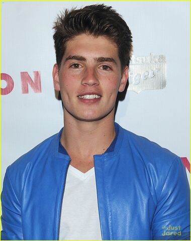 File:Gregg-Sulkin.jpg