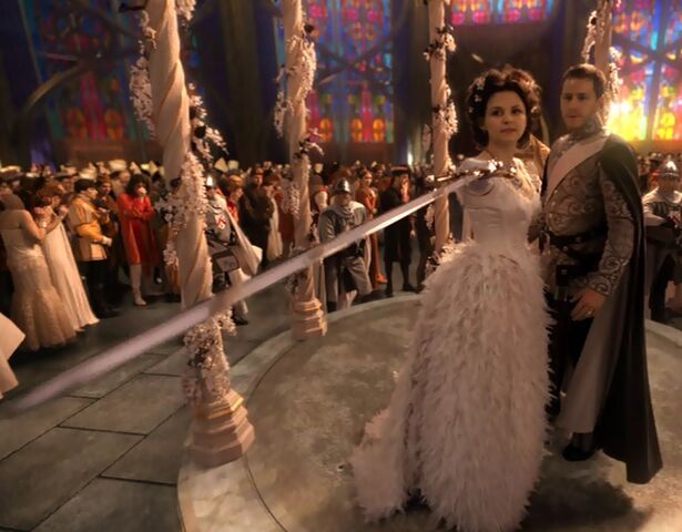 File:1x01 NotQueenAnymore.jpg