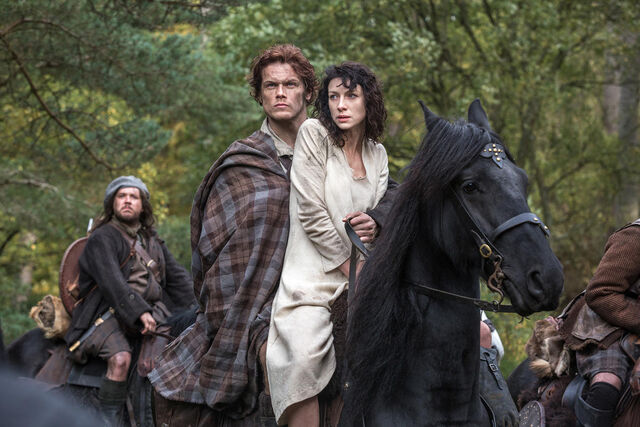 File:Outlanderstill-jamie+claire.jpg