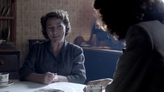 File:Mrs. Graham S01E01-4.jpg