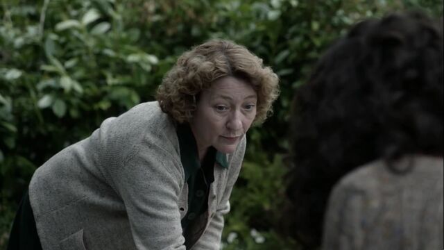 File:Mrs. Graham S02E01-2.jpg