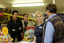 Outrageous Fortune 1x02 – Cheryl arrested at BigFoods