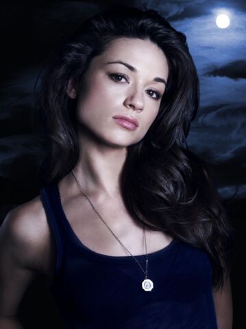 File:Crystal-Reed-as-Allison-Argent-1 1.jpg