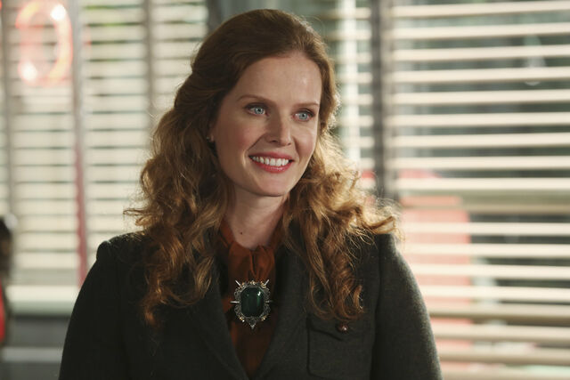 File:Zelena Storybrooke.jpg