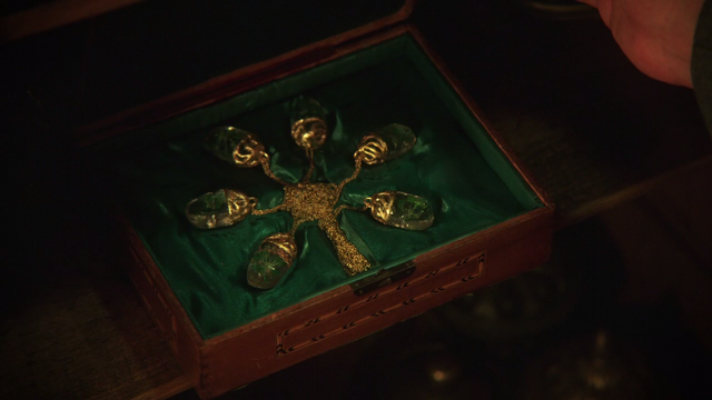 File:Six Leaf Clover OUAT.png