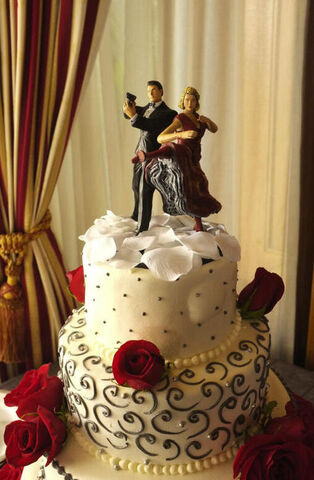 File:WeddingCake.jpg