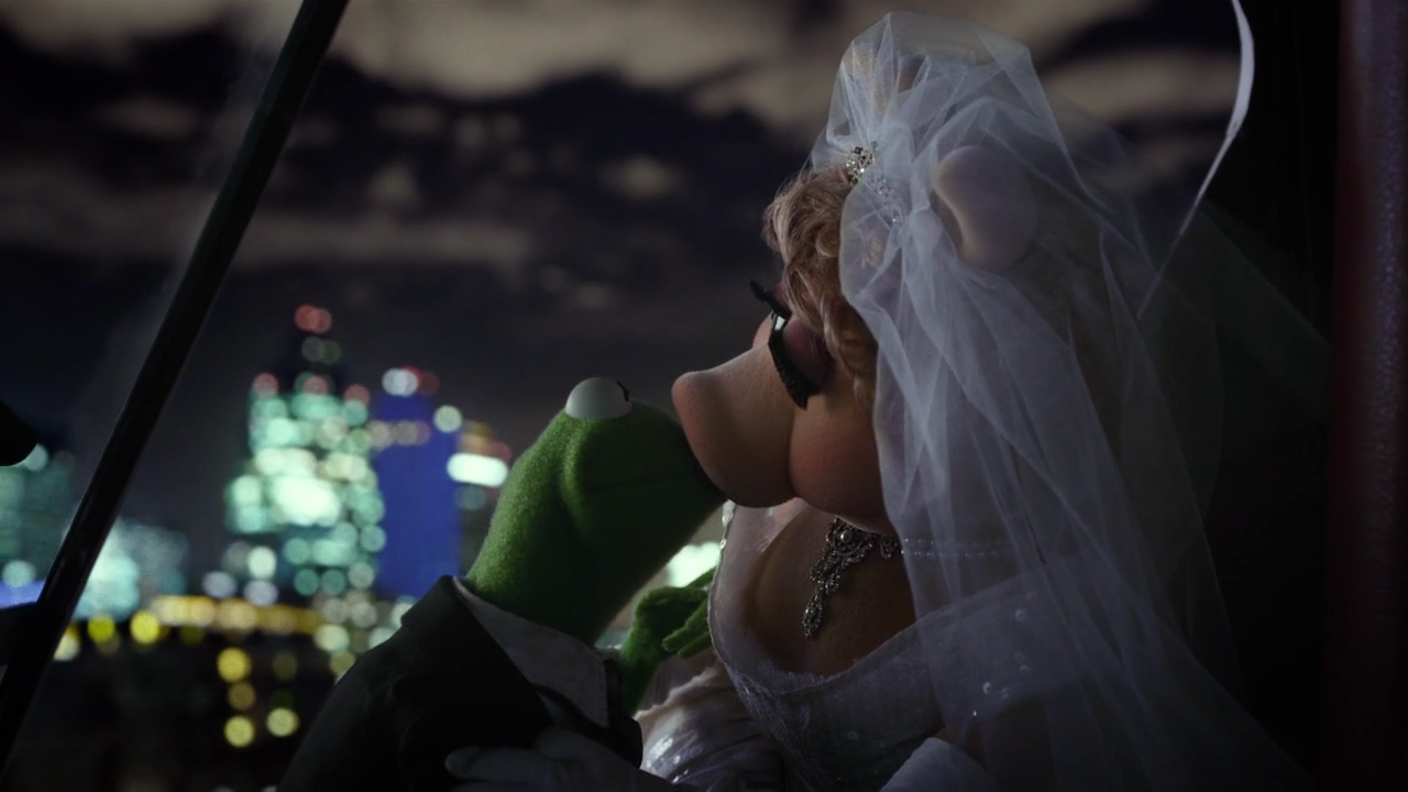 Image Kermit and Miss Piggy s kiss Heroes Wiki