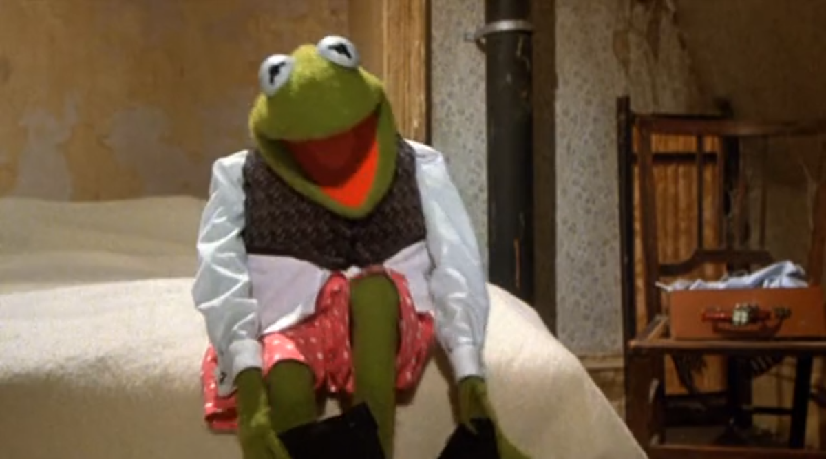Kermit The Frog The Great Muppet Caper Kermit in boxers ting dressed for a