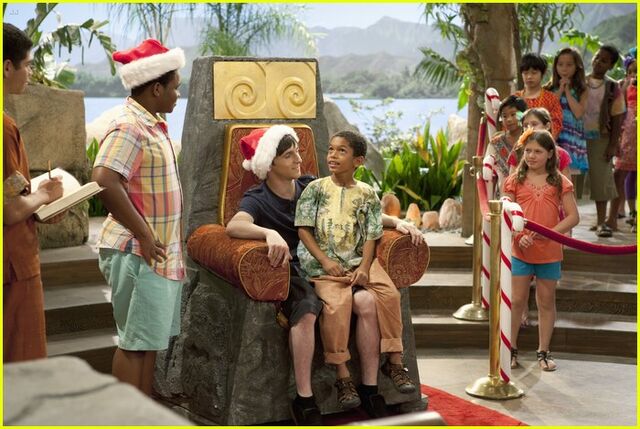 File:Kelsey-chow-mitchel-musso-mistletoe-12.jpg