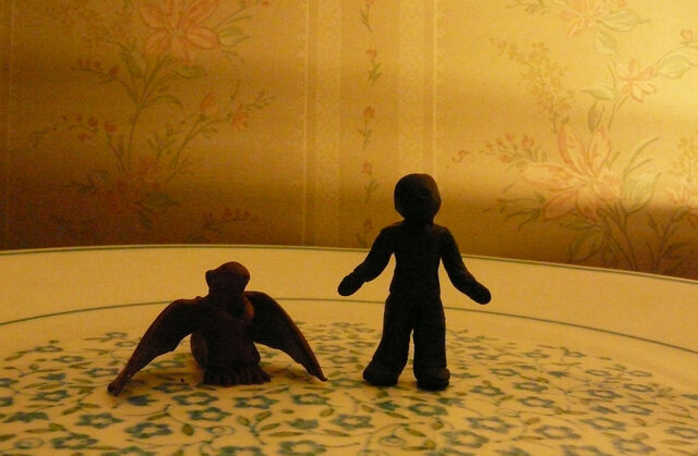 File:Tiny Paragangian and Arrow.jpg