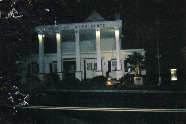 File:Hall of presidents.jpg