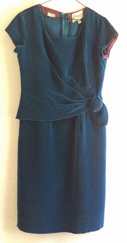 File:Dress Teal Velvet.jpg