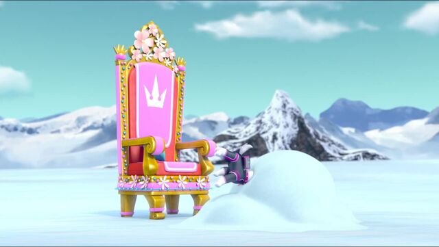 File:Royal Throne 70.jpg