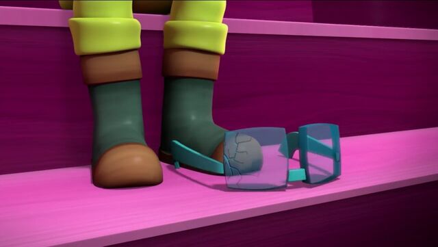 File:PAW Patrol Pups Save the Hippos Cap'n Turbot's Glasses.jpg