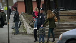 1x19 simmon's family