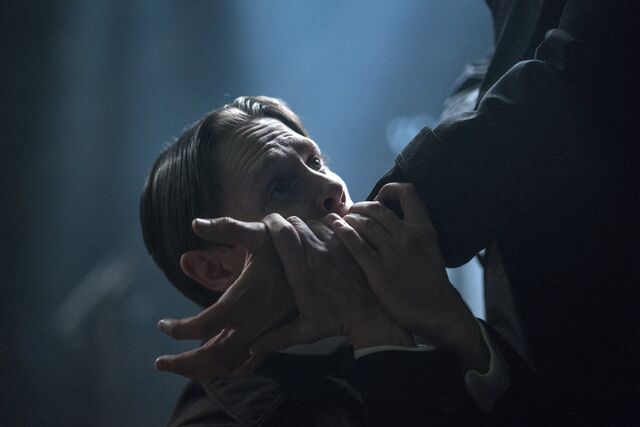 File:Renfield drinking blood 302.jpg
