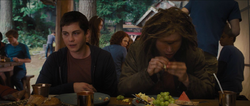 Film Tyson Percy réfectoire-pavillon déjeuner.png