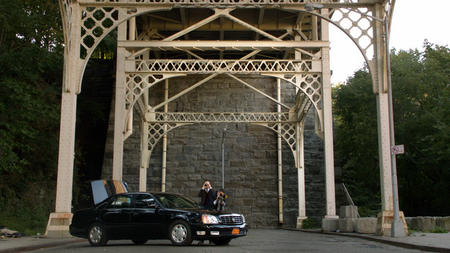 Archivo:1x08 - Reese y Finch apuntan.png