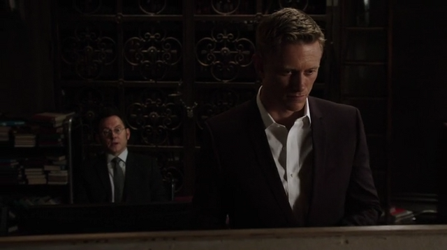 Archivo:3x16 - Dillinger biblioteca.png