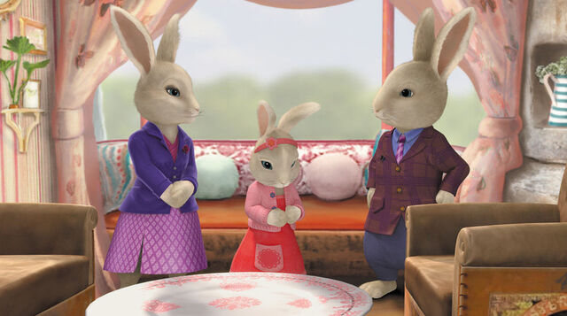 File:Ily and her parents.jpg