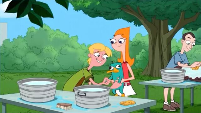 File:Jeremy holding Perry's hands.jpg