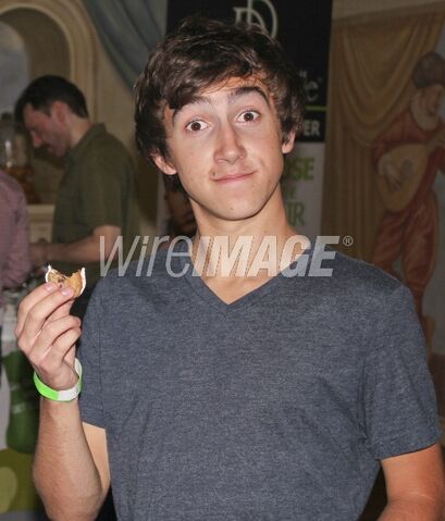 File:145641377-vincent-martella-attends-rockn-rolla-mtv-movie-wireimage.jpg