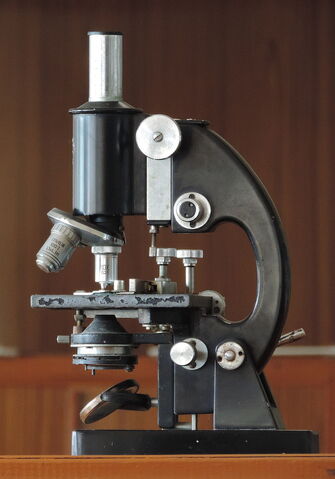 File:Compound Microscope.jpg