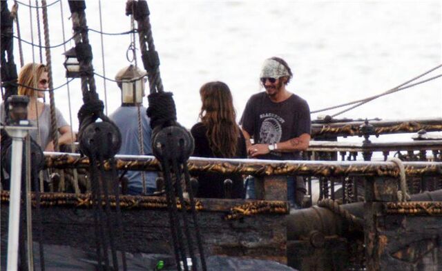 File:QARJackAngelicaOnSet2.jpg