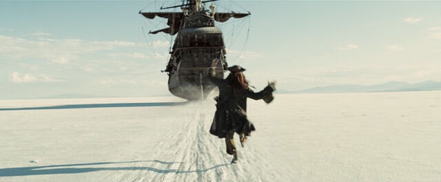 File:AWEJackrunningaftertheBlackPearl.jpg